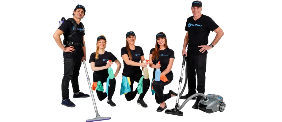 equipe de nettoyage de bureau