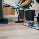 préparation nettoyage sol stratifié